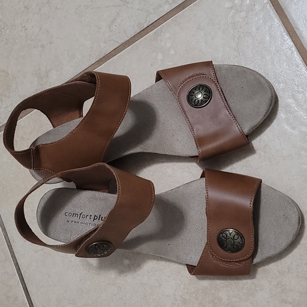 Comfort plus predictions, adjustable velcro straps, size 9 brand new, no box.